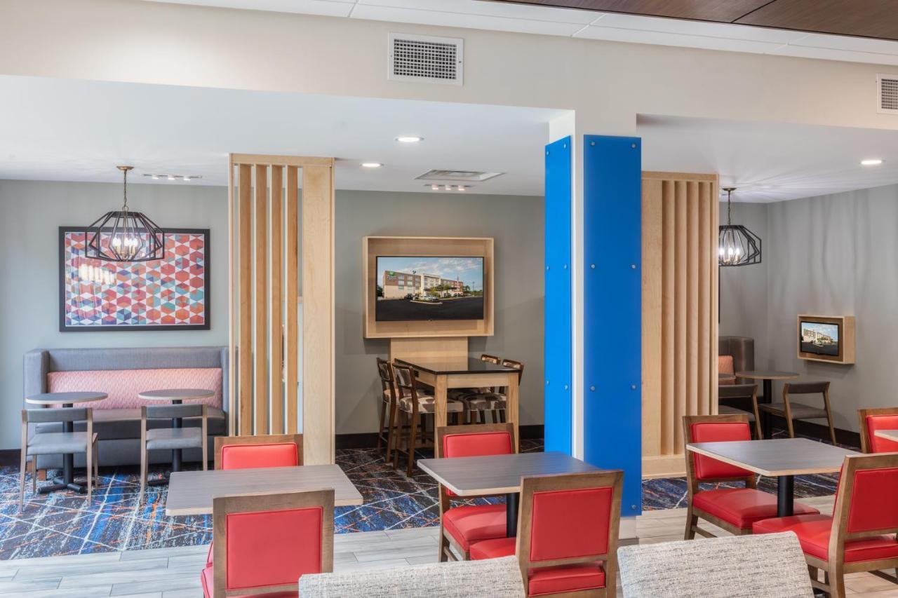 Holiday Inn Express & Suites Greenville S - Piedmont By Ihg Exterior foto