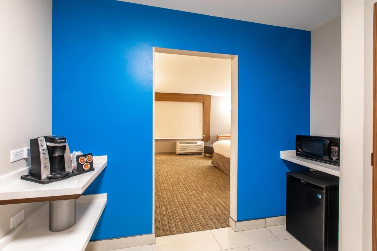 Holiday Inn Express & Suites Greenville S - Piedmont By Ihg Exterior foto