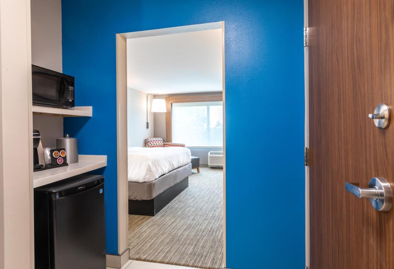 Holiday Inn Express & Suites Greenville S - Piedmont By Ihg Exterior foto